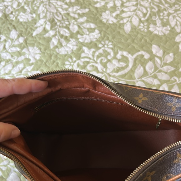 Louis Vuitton Monogram Shoulder Bag. EUC - Picture 10 of 11